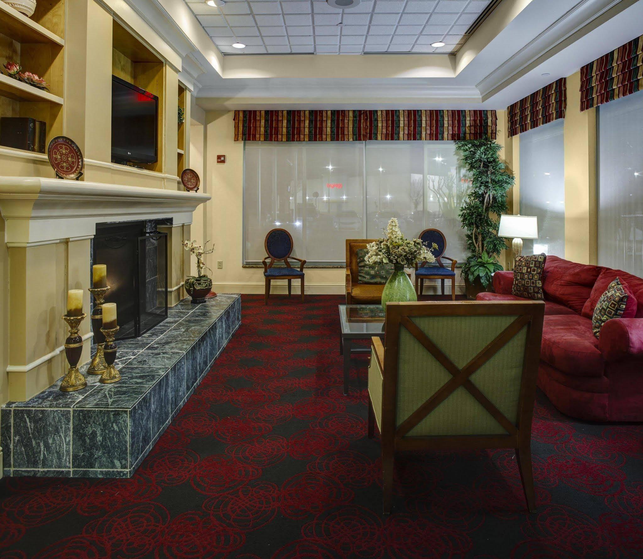 Hilton Garden Richmond South/southpark 3*
