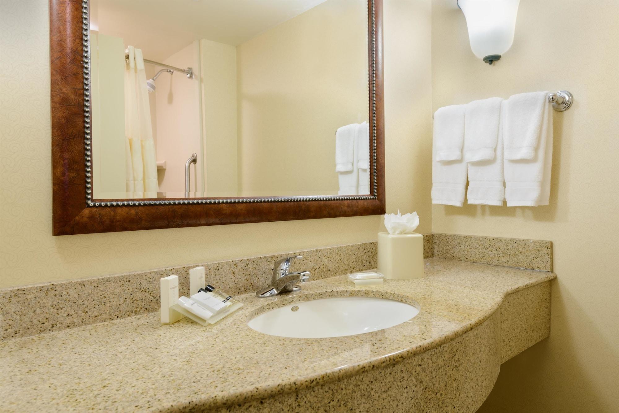 Hilton Garden Richmond South/southpark 3*