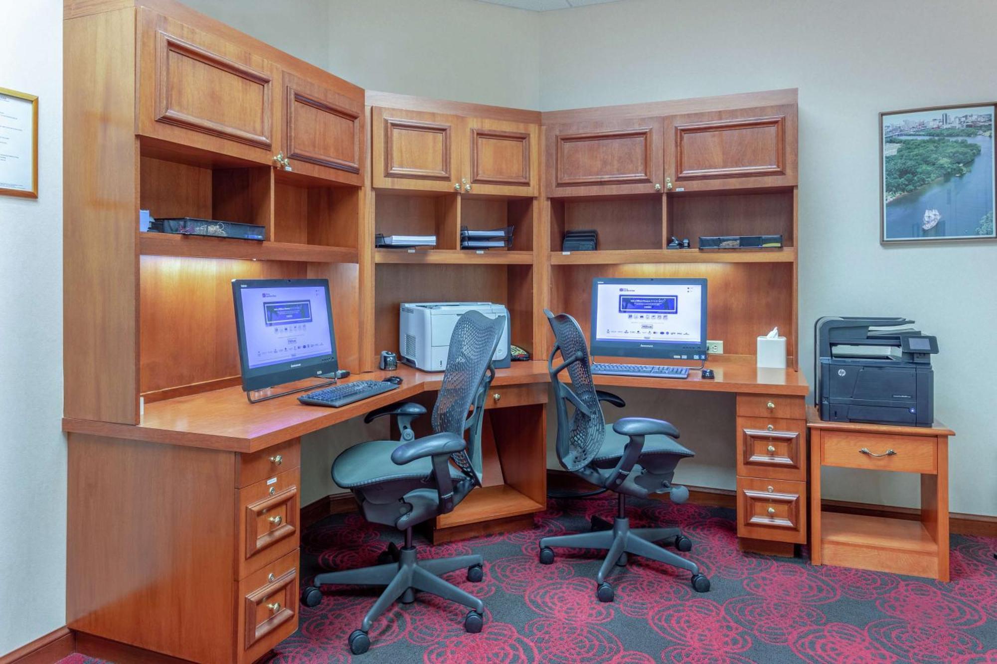 Hilton Garden Richmond South/southpark