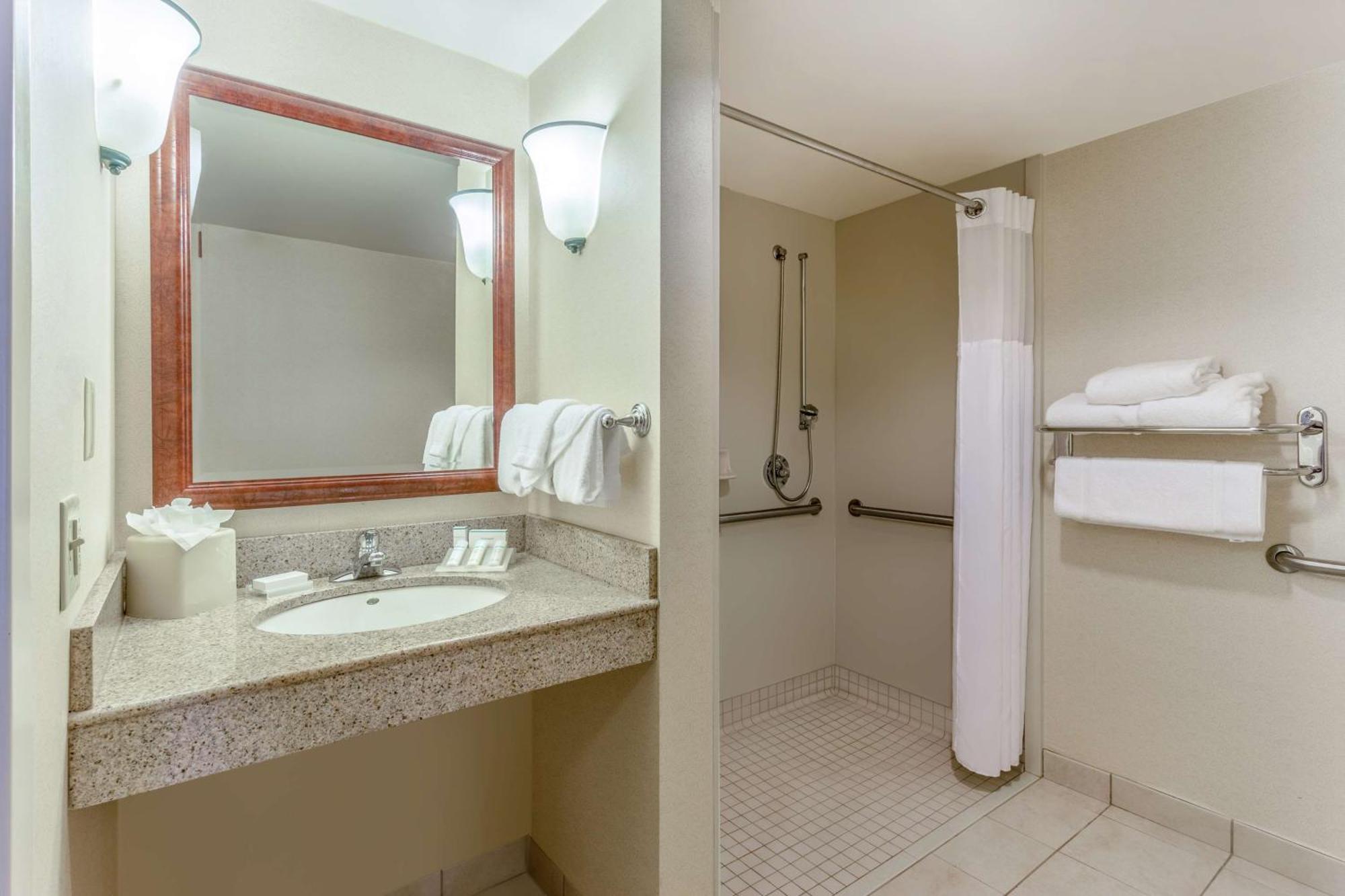 Hilton Garden Richmond South/southpark 3*